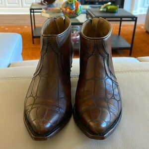 Ariat bootie, size 6, brown chocolate croc print EUC